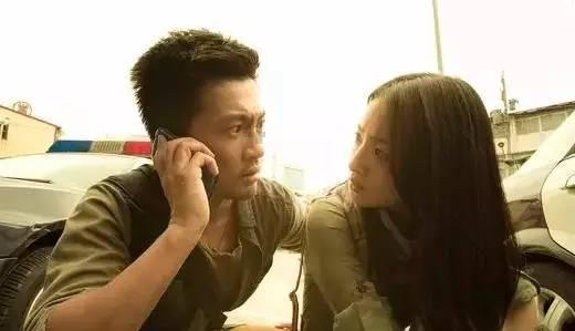 女子欲跳猴山救猫被拦下,昆明动物园:决定立即采用诱捕的方式将猫移出猴山